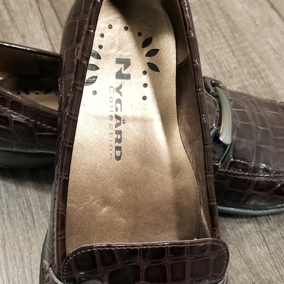 Nygard Collection Alligator Print Loafers - Picture 5 of 7